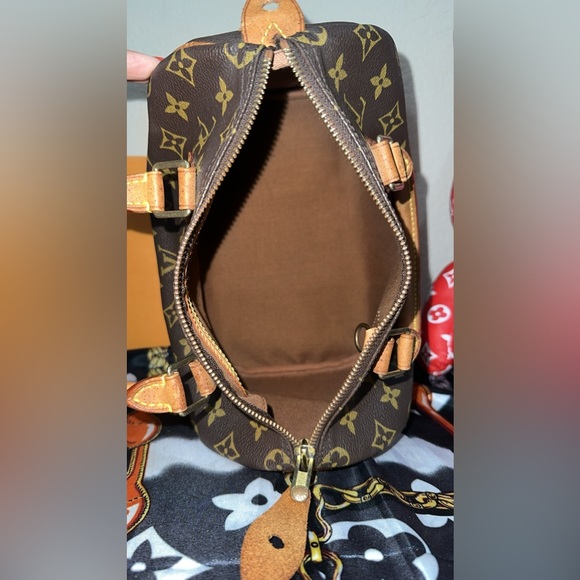 Authentic speedy 25 monogram comes with dust bag - Picture 3 of 11